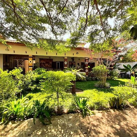 Casa Hotel Sinkiling Gambia Serrekunda Exterior foto