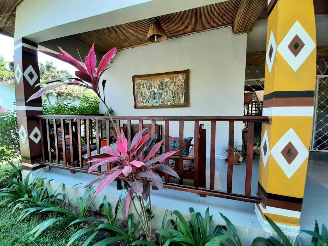 Casa Hotel Sinkiling Gambia Serrekunda Exterior foto