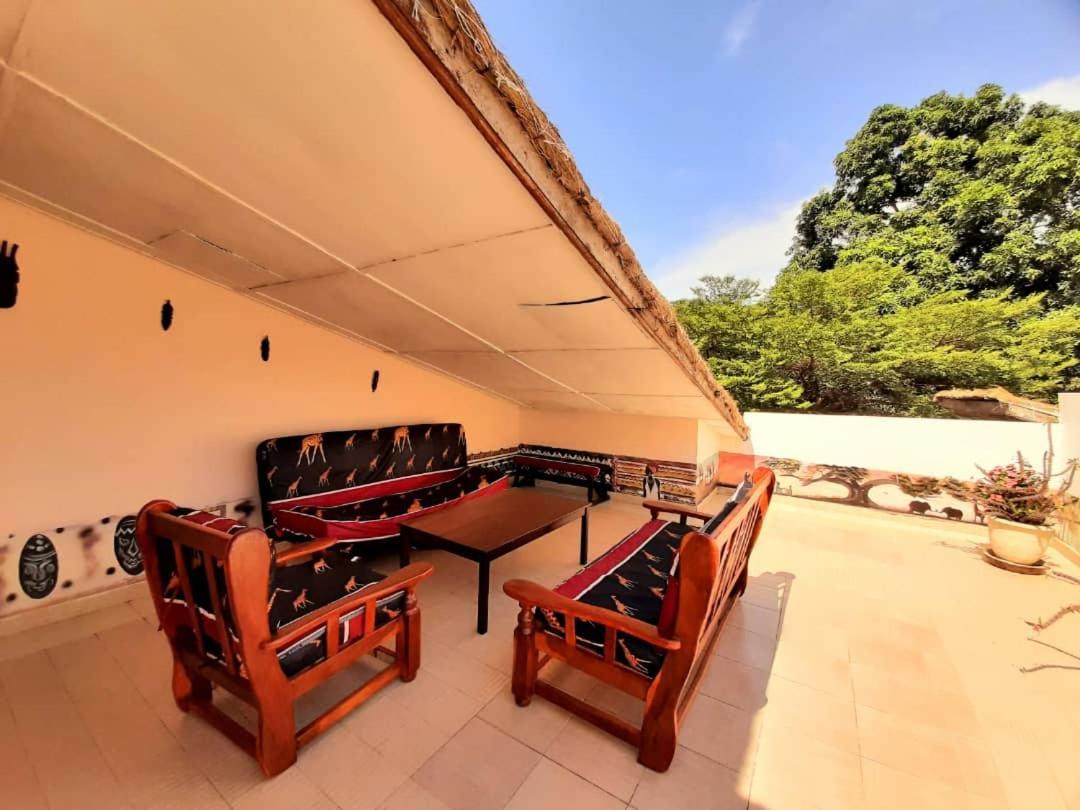 Casa Hotel Sinkiling Gambia Serrekunda Exterior foto
