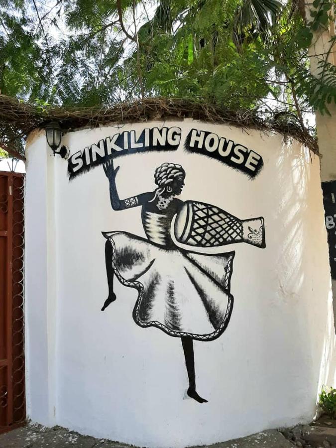 Casa Hotel Sinkiling Gambia Serrekunda Exterior foto