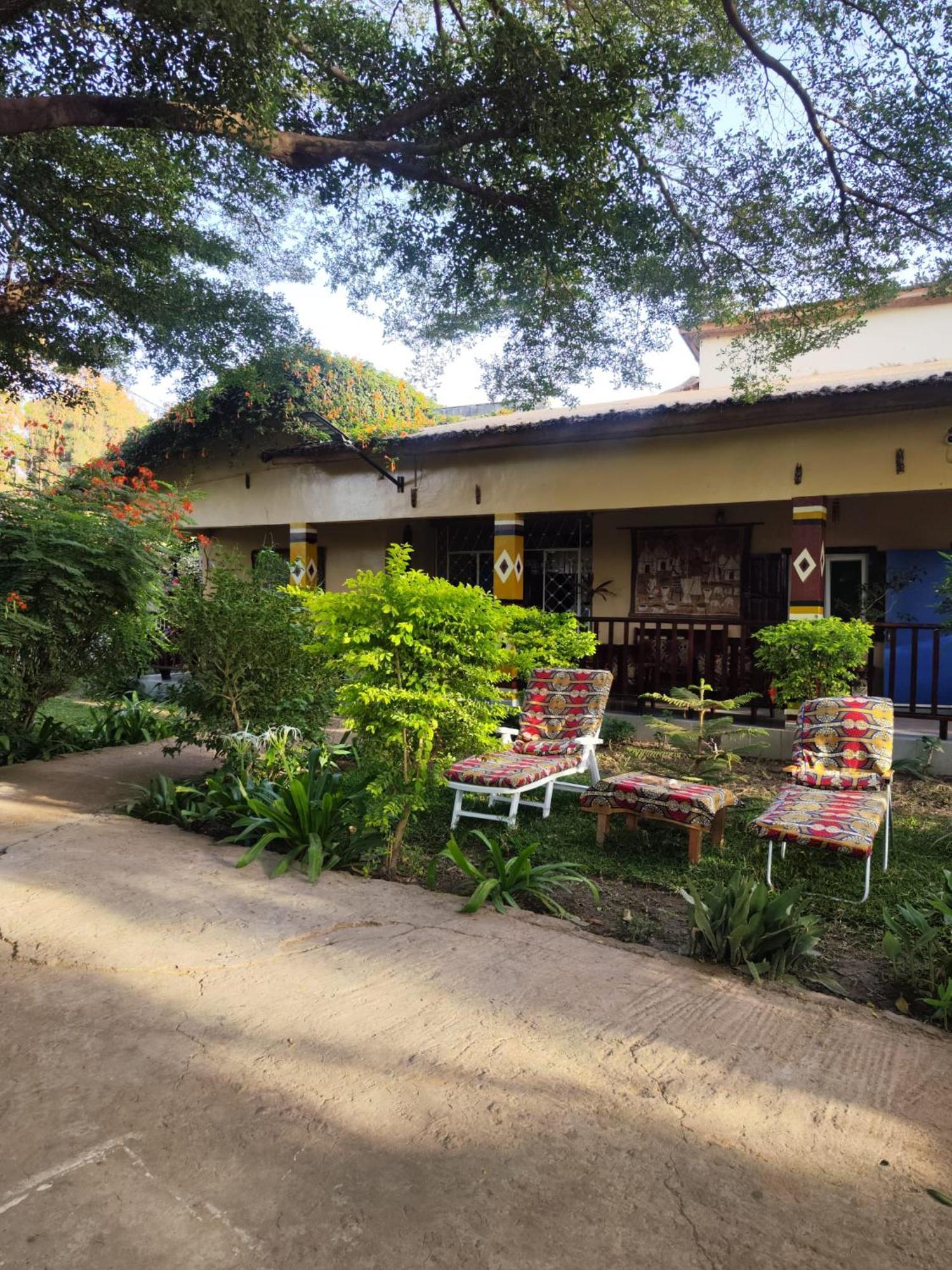 Casa Hotel Sinkiling Gambia Serrekunda Exterior foto